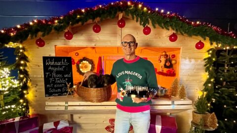 Das Weihnachtsvideo entstand in den Räumlichkeiten der Telekom. Für den Dreh wurden reichlich Requisiten beschafft. © Deutsche Telekom