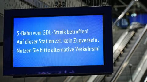 Ende Januar legte der vierte und vorerst letzte Streik der Gewerkschaft Deutscher Lokomotivführer (GDL) den Bahnverkehr lahm. Aktuell gilt bis 3. März eine Friedenspflicht. © Deutsche Bahn AG / Volker Emersleben