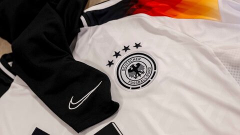 Ab 2027 werden die Fußball-Nationalmannschaften Trikots von Nike und nicht mehr von Adidas tragen. © picture alliance/dpa/Revierfoto