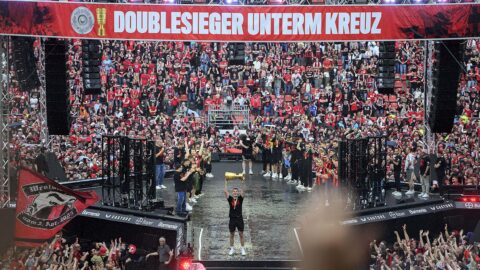 Patrik SCHICK (LEV) mit Meisterschale im Stadion vor Fans, BayArena Fussball - Coming Home - Double Feier Bayer 04 Leverkusen (LEV), am 26.05.2024 in Leverkusen/ Deutschland. © picture alliance/Sven Simon