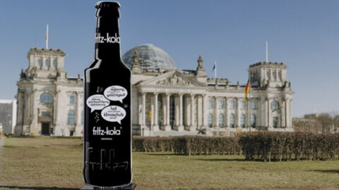 Fritz-Kola hat am 10. März die Aktion „Mit Flaschenpost in den Bundestag" gestartet. © Fritz-Kola