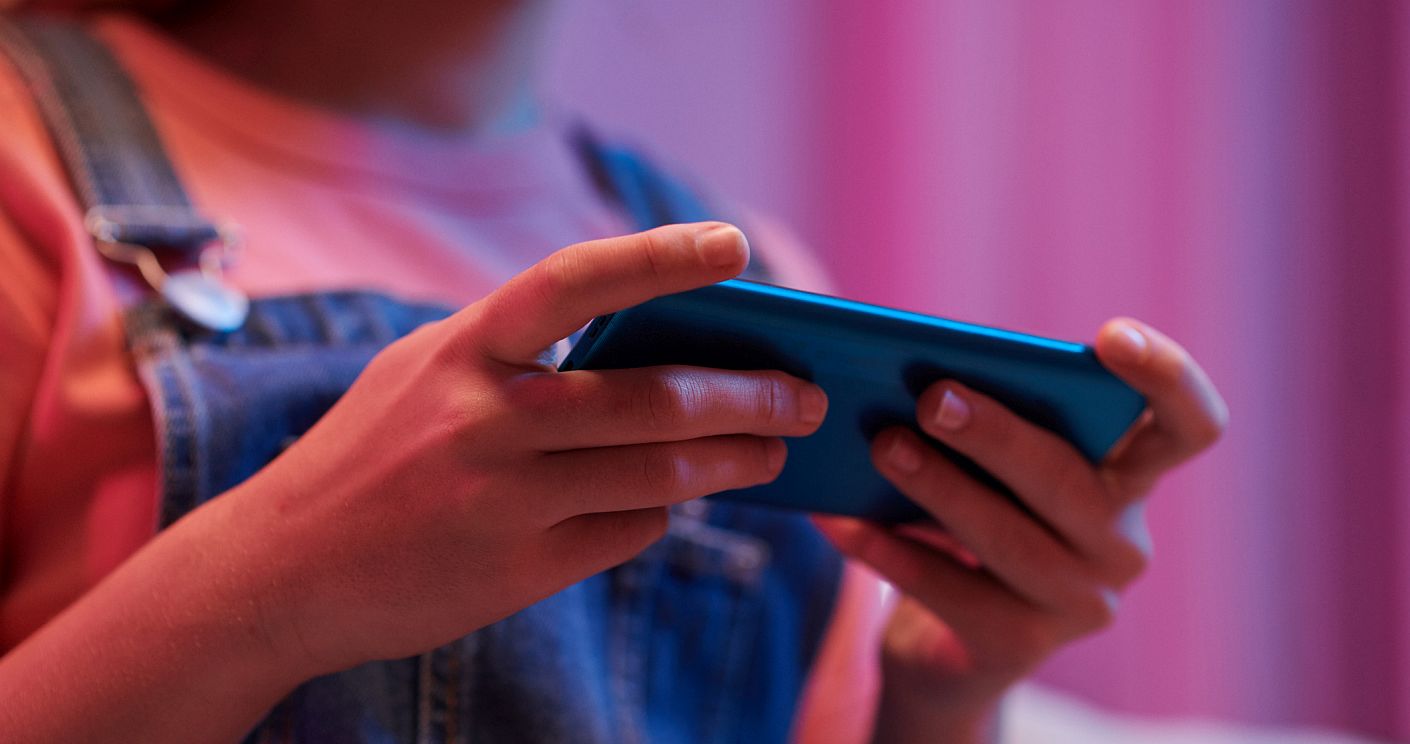 Fast drei Stunden am Tag verbringen Kinder und Jugendliche im Schnitt mit Social Media. © Getty Images/DragonImages