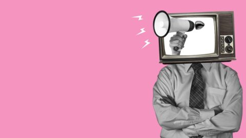 Kunstcollage: Auf dem Körper eines Büroangestellten sitzt statt eines Kopfes ein Fernseher, aus dem ein Megafon herausragt. Dazu die Bildunterschrift: Was groß aus den Medien tönt, ist in Wahrheit nicht immer der Rede wert. © Getty Images/beast01