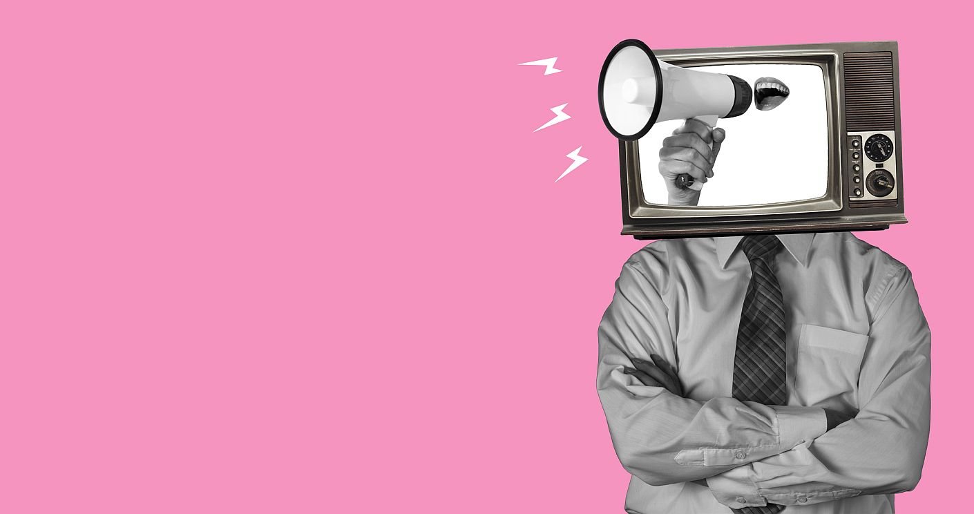 Kunstcollage: Auf dem Körper eines Büroangestellten sitzt statt eines Kopfes ein Fernseher, aus dem ein Megafon herausragt. Dazu die Bildunterschrift: Was groß aus den Medien tönt, ist in Wahrheit nicht immer der Rede wert. © Getty Images/beast01