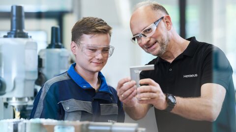 Der Hanauer Mittelständler Heraeus legt in der Kommunikation mit seinen Mitarbeitenden Wert auf offenen Austausch. © Heraeus