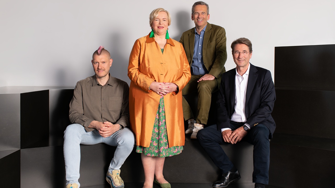 Die Aufsichtsräte Sascha Lobo (l.), Ulrike Hinrichs und Dr. Ulrich Wandschneider mit Agenturgründer Bernhard Fischer-Appelt (2.v.r). © Christine Rogge.