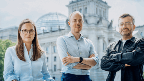 Das Gründungsteam der neuen Berliner Einheit Serviceplan Public Affairs, v.l.n.r.: Anna Brockmann, Johannes Wendlinger und Benedikt Göttert © Serviceplan Group
