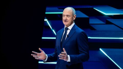 Hat bei ChatGPT eine Top-Reputation: Siemens-Chef Roland Busch. Auch sein Unternehmen kommt gut weg. © Siemens/Lennart Preiss