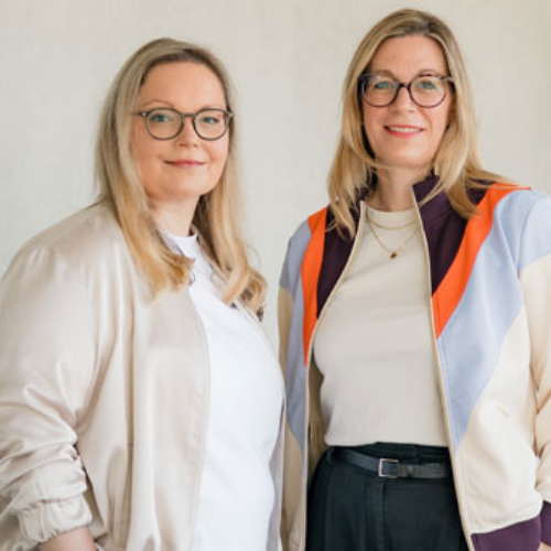 Julia Stolz (l.) und Nina McDonagh © SMA Solar