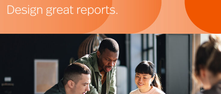 Drei Personen arbeiten an einem Laptop, umgeben von modernen Büromöbeln und einem hellen, einladenden Raum.