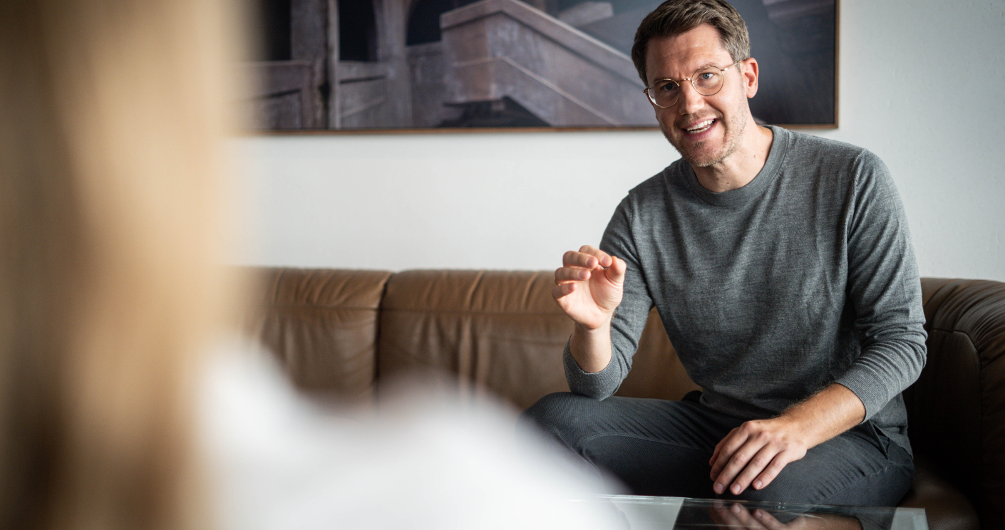 Sprechtrainer Timo Sämann weiß, auf welche Feinheiten es bei einem sicheren Stimmauftritt ankommt. © Florian Schmidt