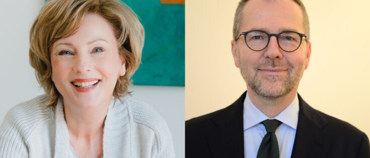 Porträt von zwei Personen, eine Frau mit lockigem Haar und ein Mann mit Brille, beide lächeln freundlich in die Kamera.