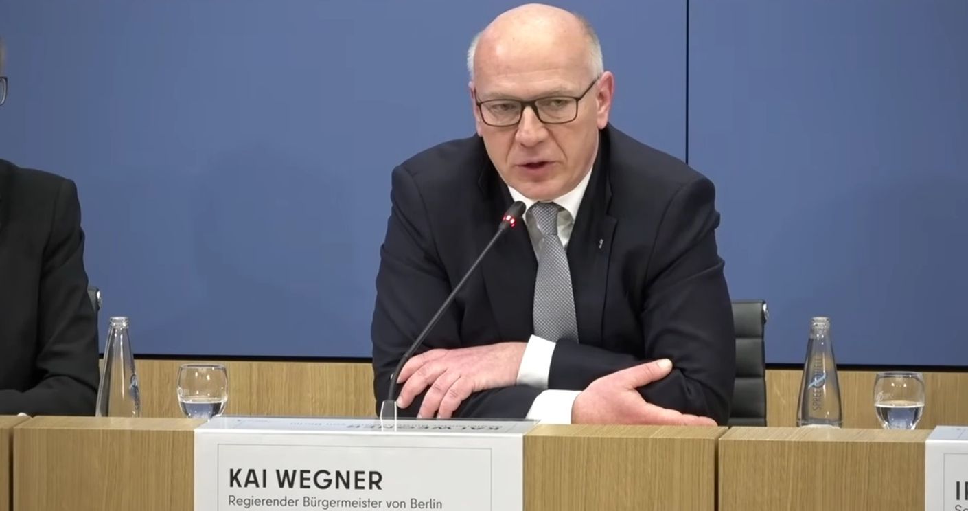 Kai Wegner bei der Pressekonferenz am 17. März. © Senatskanzlei Berlin/Screenshot Youtube