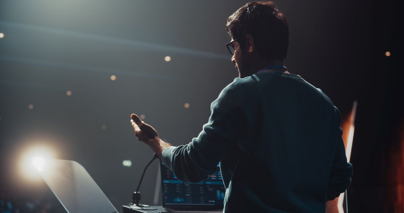 Wer die klassischen Produktionsstadien des Redenschreibens in Prompt Chaining übersetzt, erhält gute Ergebnisse. © Getty Images/gorodenkoff