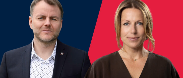 Zwei Personen stehen nebeneinander, eine mit dunklem Hintergrund und die andere mit rotem Hintergrund.