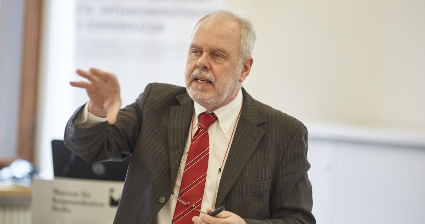Günter Bentele ist für sein langjähriges Wirken gewürdigt worden. © Tobias Tanzyna