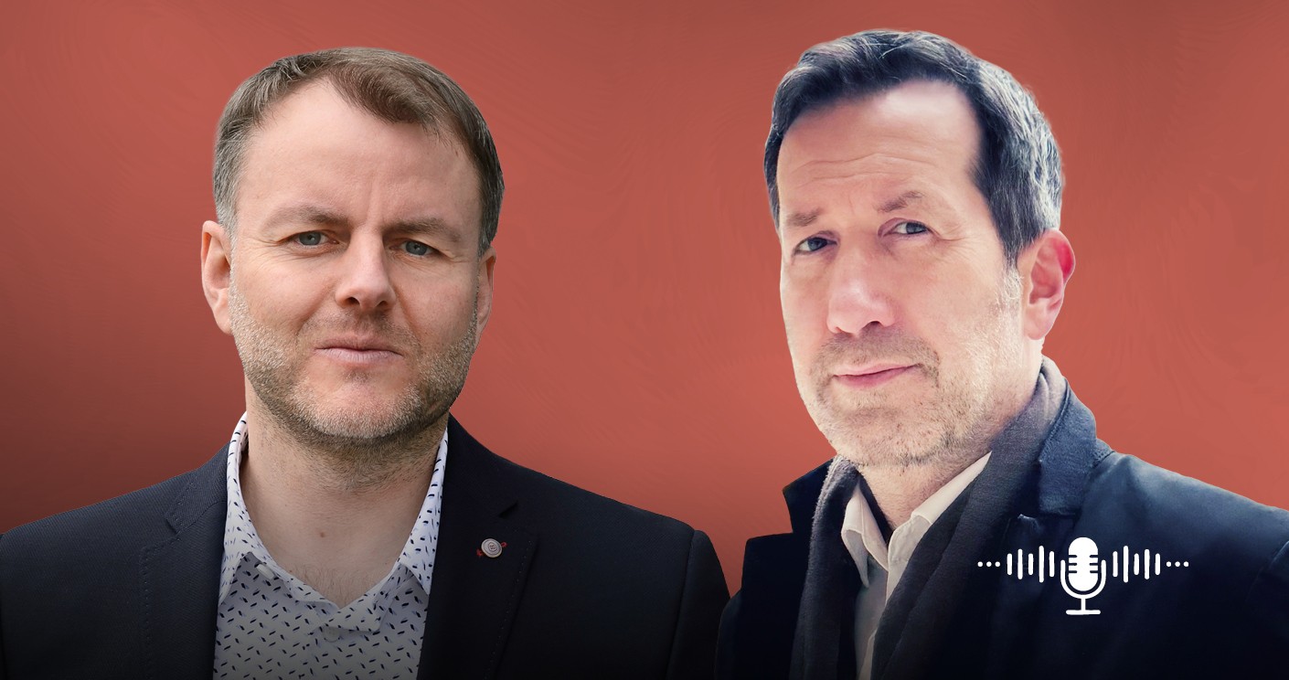 Volker Thoms (l.) spricht mit Marc Raschke. © Die Hoffotografen; privat