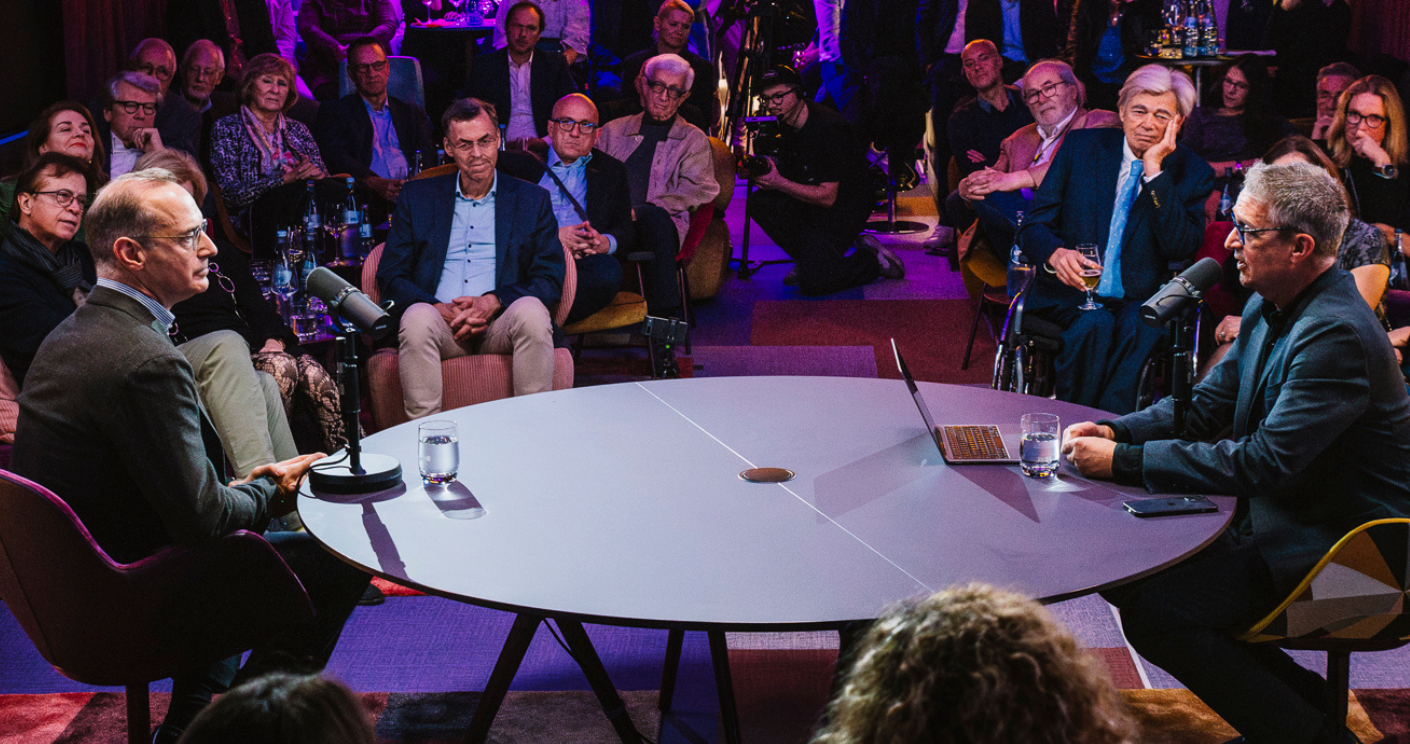 Podcast-Gast: Allianz-CEO Oliver Bäte (l.) bei „The Pioneer“ im Gespräch mit Gabor Steingart. © Anne Hufnagl