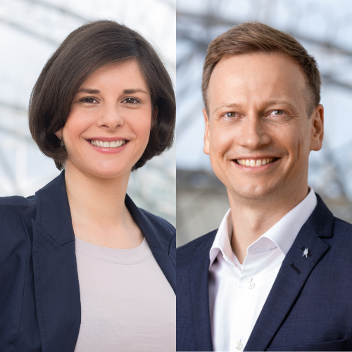Porträt von Julia Weidemann und Christoph Purrmann, beide lächelnd, vor einem modernen, hellen Hintergrund.