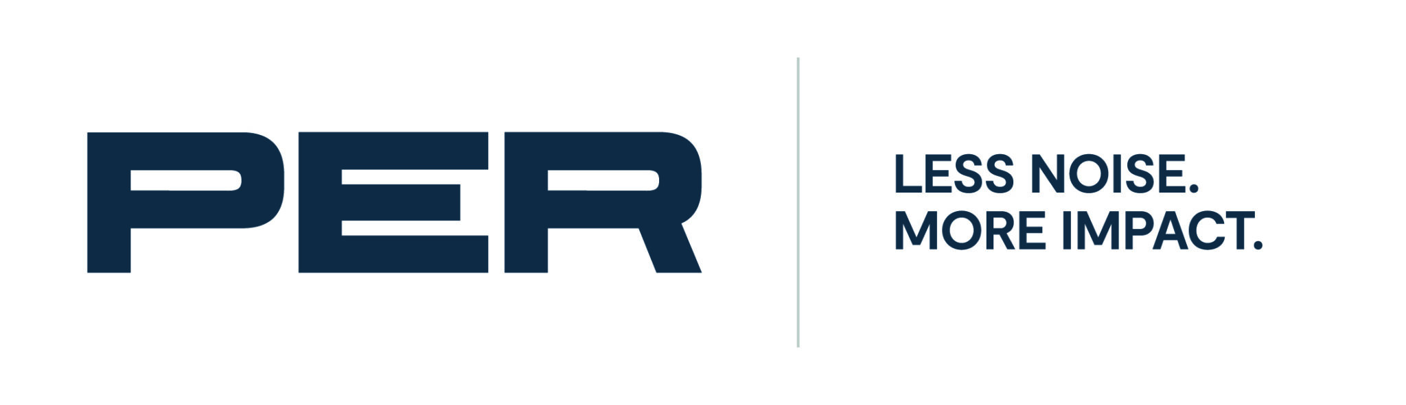 Logo von PER mit dem Slogan "LESS NOISE. MORE IMPACT." in dunkler Schrift auf hellem Hintergrund.