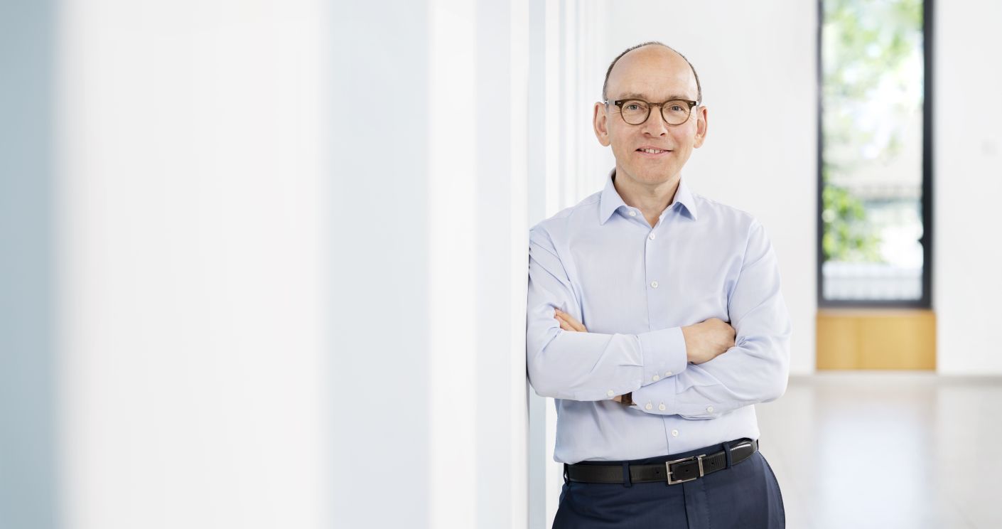 Der frühere Wirtschaftsjournalist Martin Roth leitet seit 20 Jahren die Kommunikation der DZ Bank. © DZ Bank
