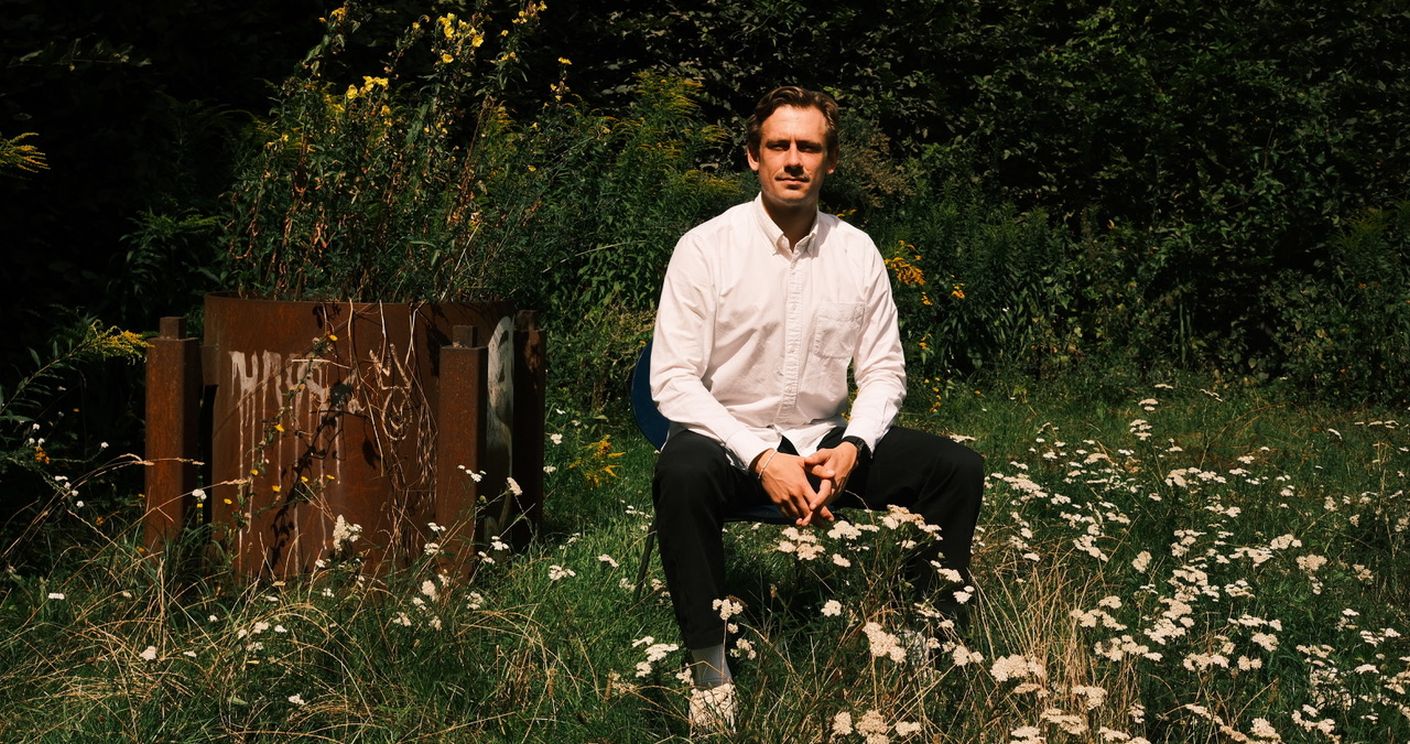 Wünscht sich mehr positive Narrative zu Klima- und Energiethemen: Niklas Feierabend © Tino Bange